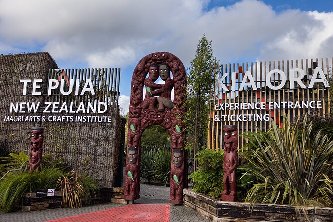 2-Day Hobbiton, Rotorua, Waitomo Caves Tour from Auckland with Accommodation - Rotorua Lake Time and Te Puia’s Thermal Focus