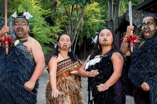 3 Day Waitomo Caves, Hobbiton Movie Set and Rotorua Tour from Auckland - Group Tour Reality Check: Timing, Size, and How to Get the Most