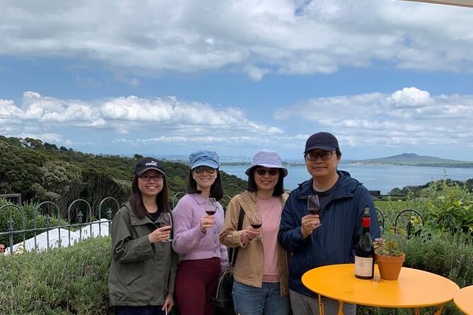 4.5-Hour Scenic Wine Tour with Private Guide & Up to 12 Tastings - Ocean View Road and east-coast scenery: 40 minutes of pure Waiheke scenery