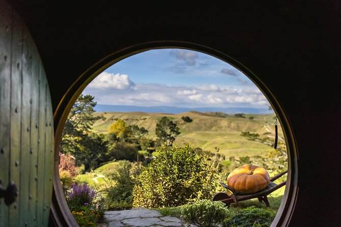 4-Day Auckland to Wellington via Rotorua Tour - Whakarewarewa living Maori village: culture and performance, not just viewing