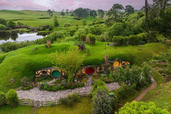 6 Hours Sightseeing Tour in Auckland - What to pack for the beach and the falls
