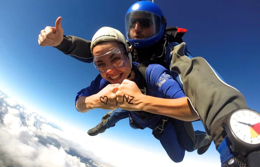 Auckland: 13000, 16000, or 18000-Foot Tandem Skydive - Parakai Setup: Meeting Skydive Auckland Without Stress