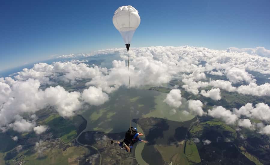 Auckland: 13000, 16000, or 18000-Foot Tandem Skydive - From Plane to Open Door: What Happens in the Air