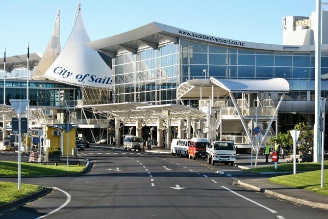 Auckland Airport Private One-Way or Round-Trip Transfer - Delays happen, and the service’s real value shows here