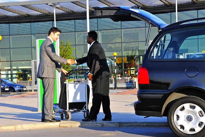 Auckland Airport Private Transfer - Door-to-Door Ride to Hotels and Cruise Terminals