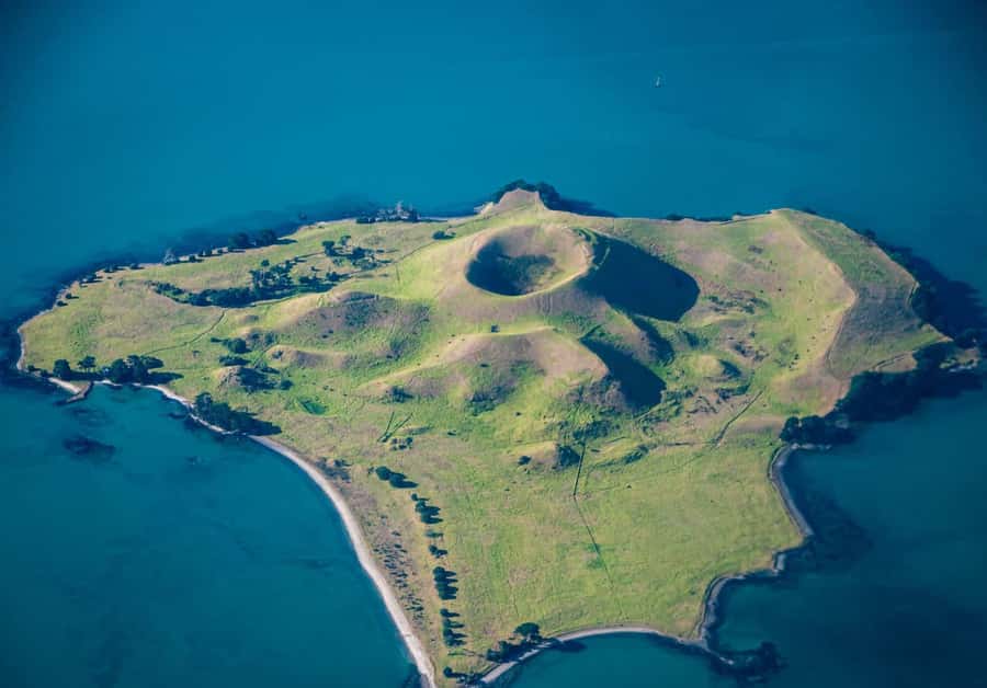Auckland: Browns Island (Motukorea) Sea Kayak Tour - Arriving at Browns Island (Motukorea): a dormant volcanic cone you can walk on
