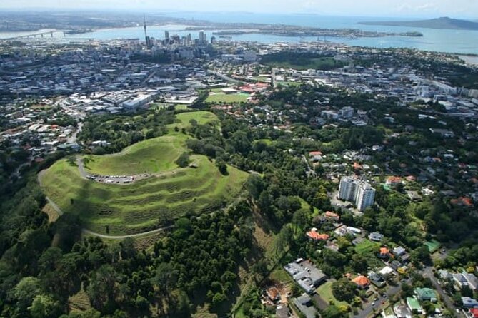 Auckland City Volcano & Scenic Highlights Tour - Harbour Bridge to Britomart: iconic Auckland, without the pressure