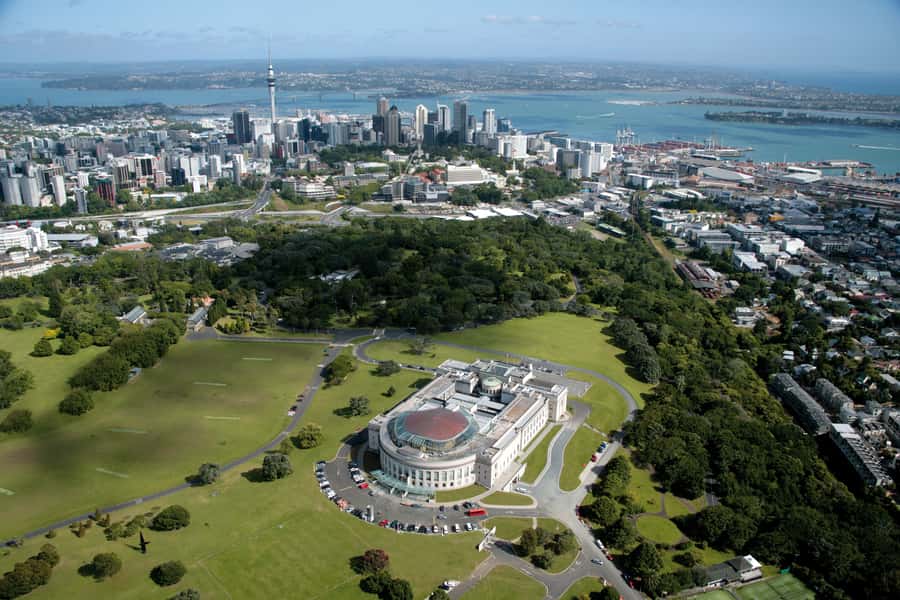 Auckland: Guided Small Group City Discovery Tour - Ponsonby’s Old-But-Not-Old Vibe: Historic Streets and Easy Strolling