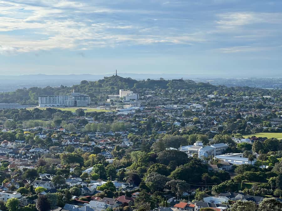 AUCKLAND: Half-Day CITY HIGHLIGHTS TOUR - Mt.Eden, Tamaki Dr - Michael Joseph Savage Memorial Garden and Tamaki Drive: city views with coastal calm