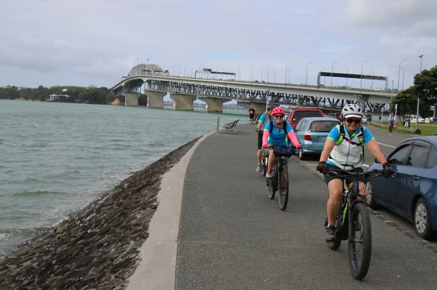 Auckland Half-Day Ebike Tour Excursion - The cafe break that keeps the ride feeling like a day out