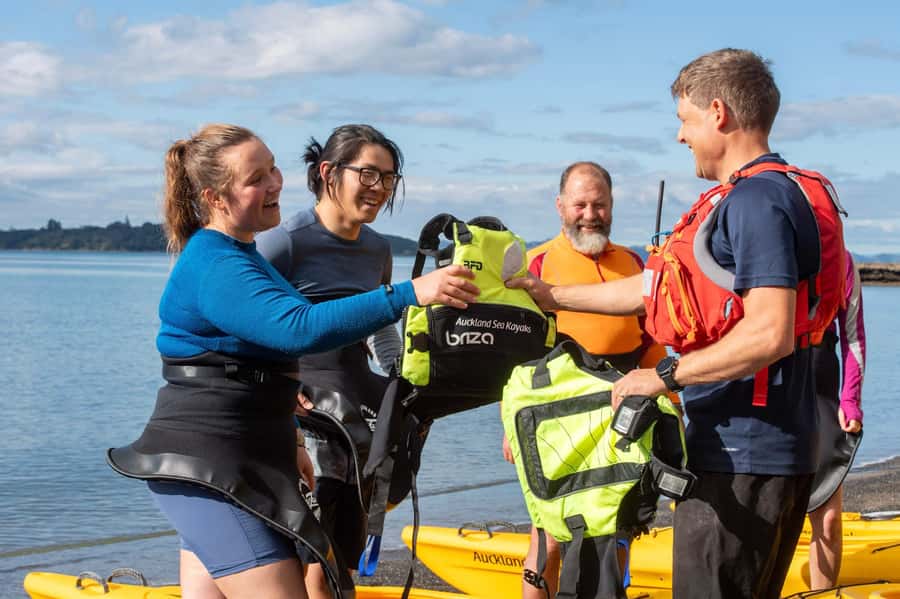 Auckland: Half-Day Sea Kayak Tour to Motukorea Island - What a 270-minute half-day actually feels like