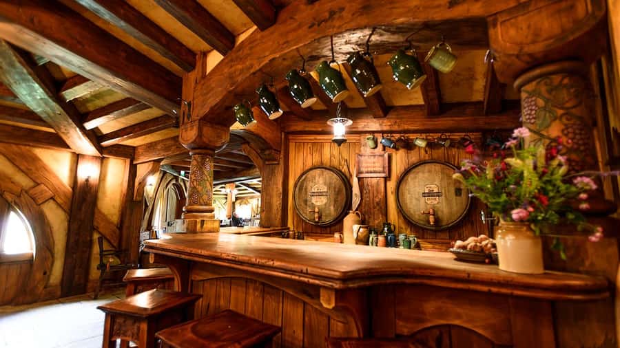 Auckland: Hobbiton and Rotorua Day Tour including Te Puia - Te Puia Geothermal Park: Pohutu Geyser plus Māori culture you can see