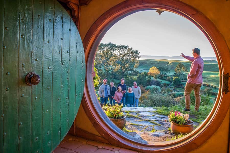 Auckland: Hobbiton Movie Set Day Trip with Festive Lunch - Key Things That Make This Tour Work