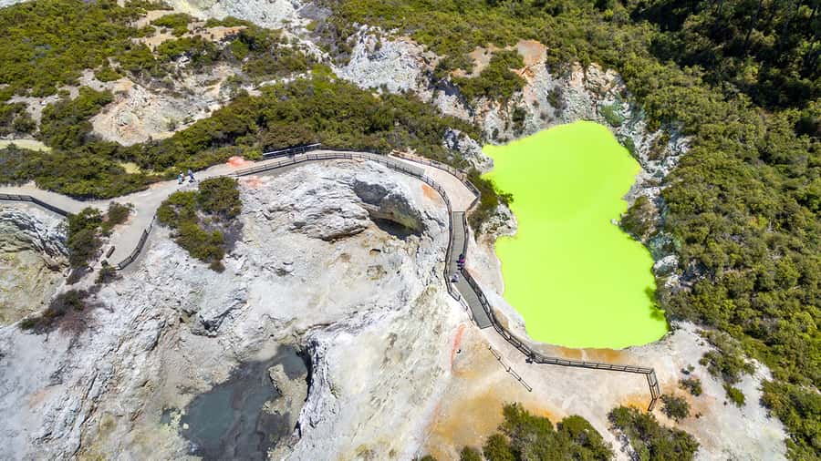 Auckland: Hobbiton, Rotorua and Wai-O-Tapu Day Tour - Rotorua city highlights: Government Gardens, Blue Baths, and the thermal atmosphere