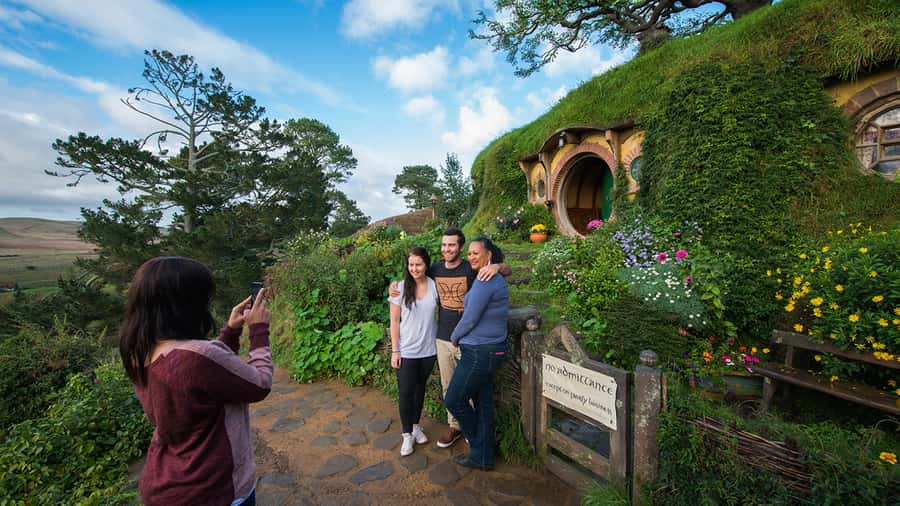 Auckland: Hobbiton & Waitomo Caves Small-Group Tour & Lunch - Tips to make the day smoother (and more fun)
