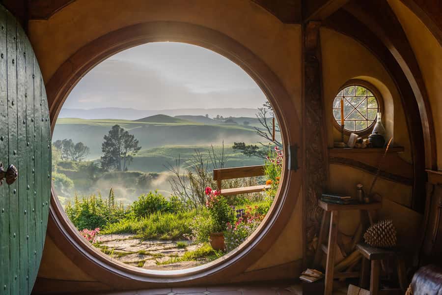 Auckland: Hobbiton & Waitomo Caves Small-Group Tour & Lunch - The road trip breaks: Waikato viewpoints, Lake Karapiro photos, and Otorohanga Kiwi flavor