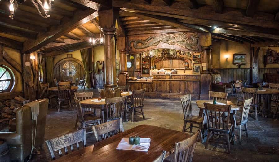 Auckland: Hobbiton & Waitomo Glow Worm Caves Private Tour - Waitomo Glowworm Caves, the boat ride is the payoff