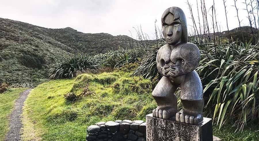 Auckland: Piha Beach, Rainforest, & Mount Eden Private Tour - Arataki Cultural Centre: Māori guardianship, right at the forest gate
