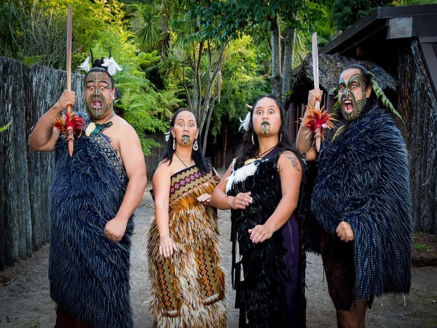 Auckland: Rotorua Māori Cultural & Geothermal Tour & Lunch - Pōwhiri, Haka, and the Warrior Canoe: How the Performance Works