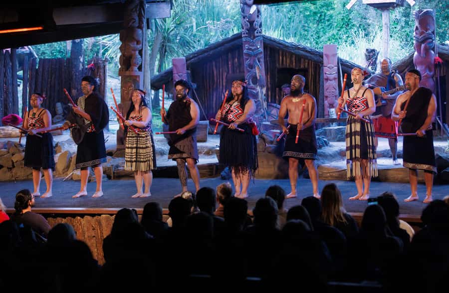 Auckland: Rotorua Māori Cultural & Geothermal Tour & Lunch - Wai-O-Tapu Thermal Wonderland: Making the Most of Your 45 to 90 Minutes