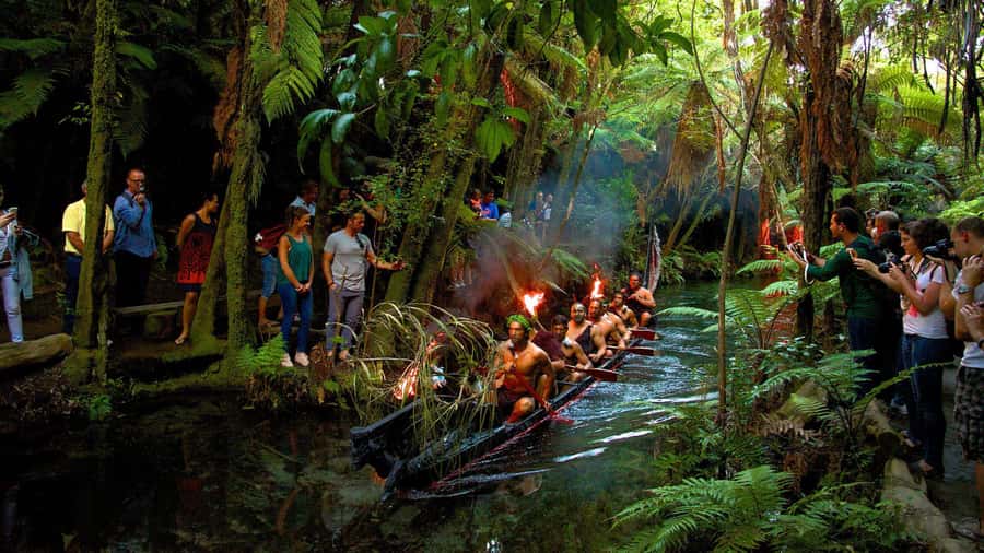 Auckland: Rotorua Māori Cultural & Geothermal Tour & Lunch - The Details That Matter: Shoes, Weather, and Photo Setup