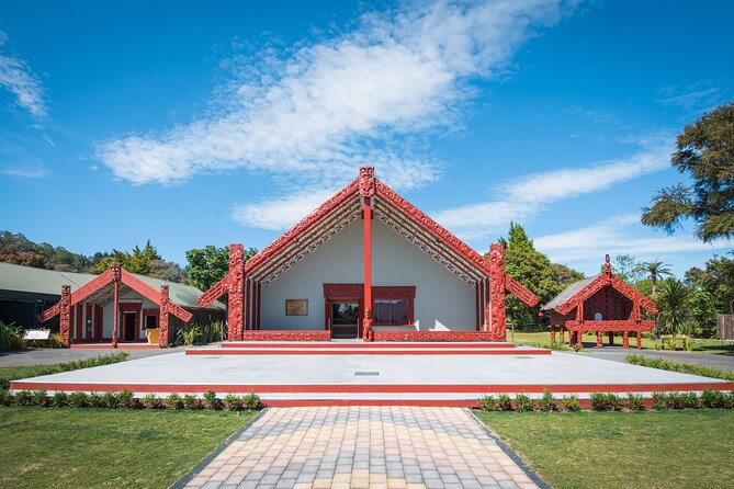 Auckland: Rotorua Te Puia with Haka & Polynesian Spa Small Group - Rotorua city glimpse during the day: a short look, not free time