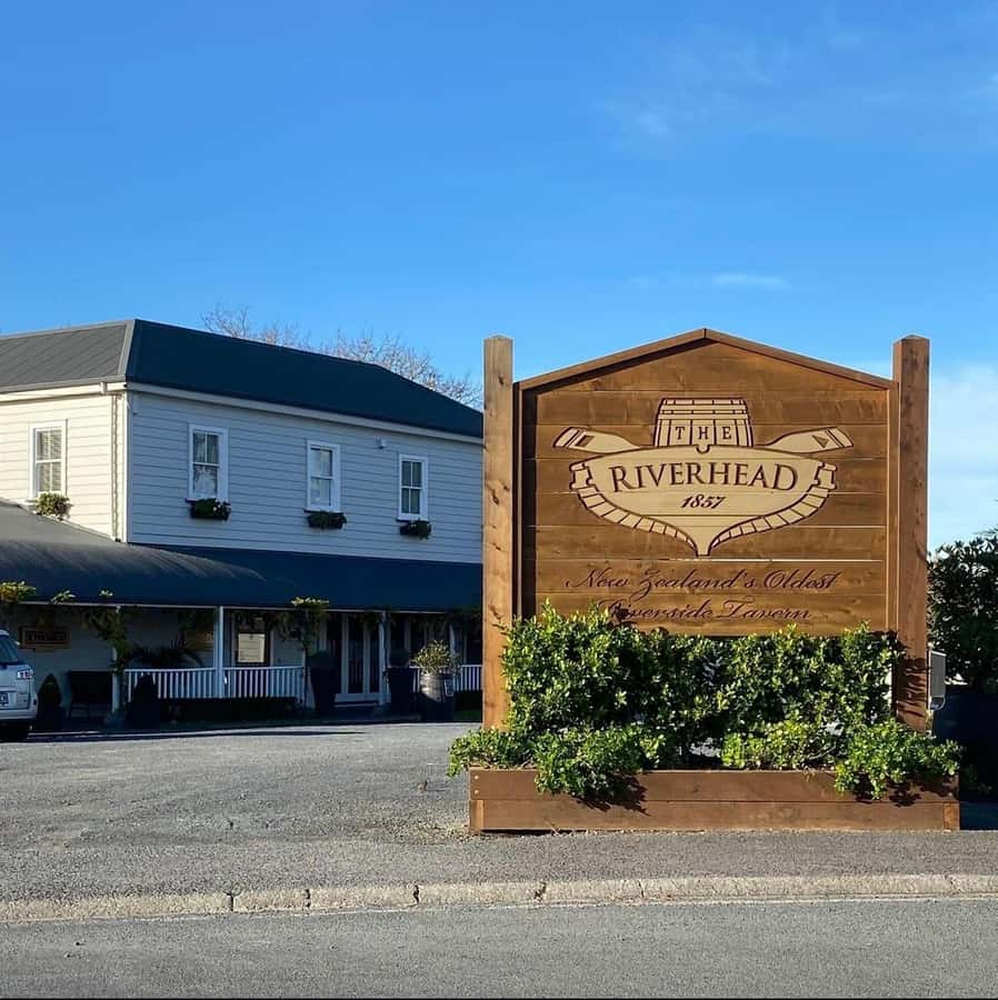 Auckland: Scenic Boat Cruise to the Riverhead Tavern - Staying comfortable on the water: bar, commentary, and weather reality