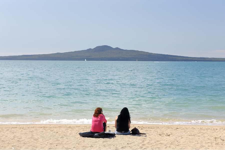 Auckland Scenic Half-Day City Sightseeing Tour - Northcote Point gives you that postcard angle