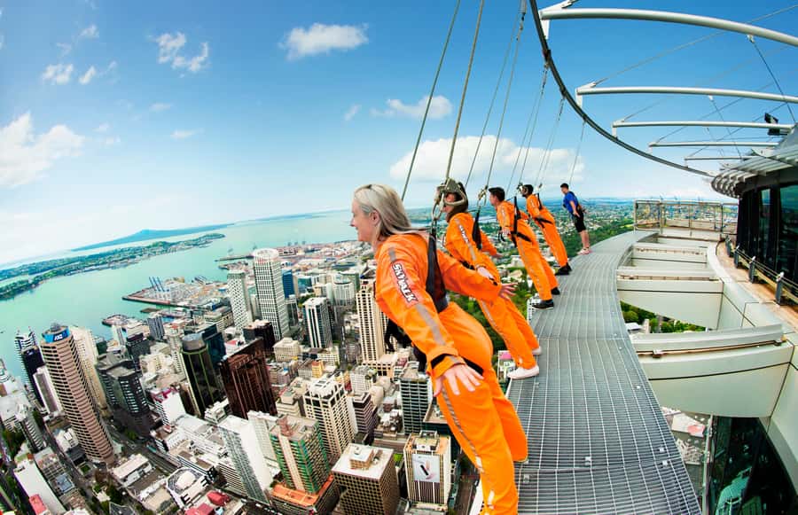 Auckland: Sky Tower SkyWalk - 192m High Edge Walk - How the 90 minutes flow at the Sky Tower check-in to the ledge walk