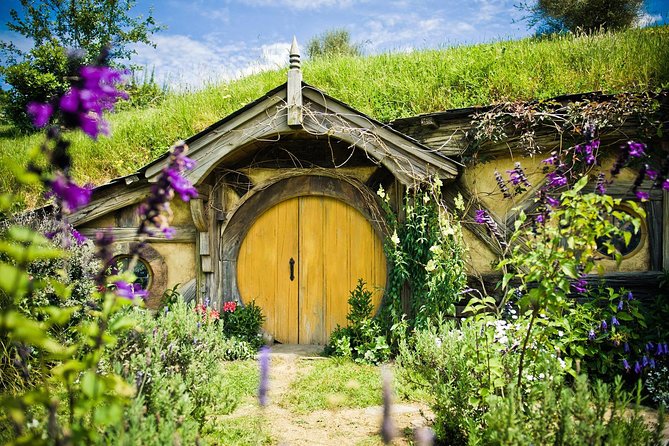Auckland to Hobbiton Movie Set and Rotorua's Geothermal Valley - Hobbiton Movie Set: a guided 2 hours in Middle-earth