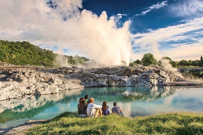 Auckland to Hobbiton Movie Set and Rotorua's Geothermal Valley - Who should book this day trip?