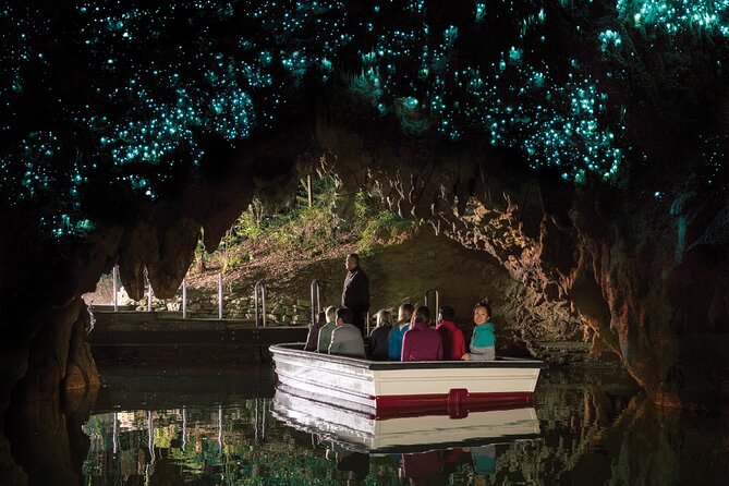 Auckland to Rotorua, Hobbiton and Waitomo 1 Way Small Group Tour - Rotorua wrap-up: Lake views, museum stop, and an efficient finish