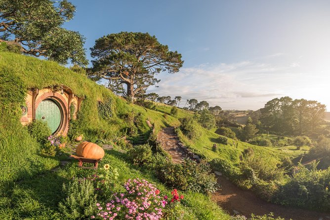 Auckland to Rotorua via Hobbiton Small Group Tour (One Way) - Small-Group Feel: What 16 People Actually Changes
