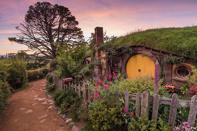 Auckland to Rotorua via Hobbiton Small Group Tour (One Way) - Hobbiton Movie Set: The Guided Tour and Green Dragon Drink