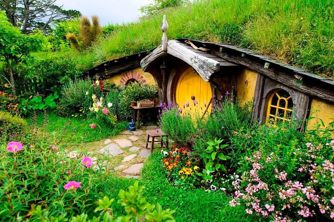 Auckland to Waitomo Caves and Hobbiton Movie Set Private Tour - Timing and comfort: how to handle an 11-hour itinerary