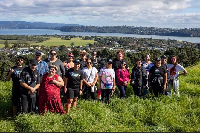 Auckland Urban Māori Experience with Transportation - Artisans, real souvenirs, and supporting local businesses