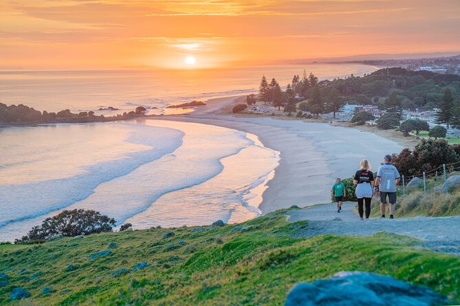 Cathedral Cove & Hot Water Beach with Lunch from Auckland - Key highlights at a glance