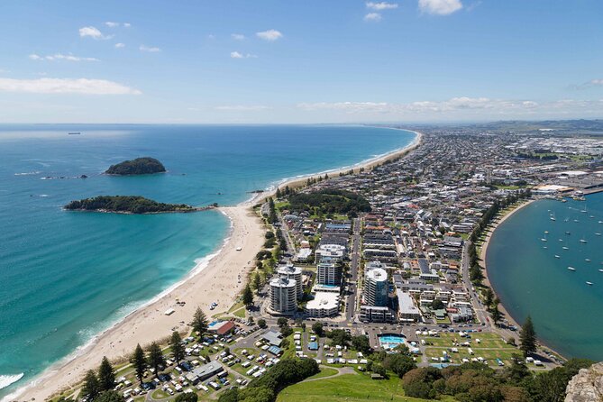 Cathedral Cove & Hot Water Beach with Lunch from Auckland - Hot Water Beach, build your own spa pool in warm sand