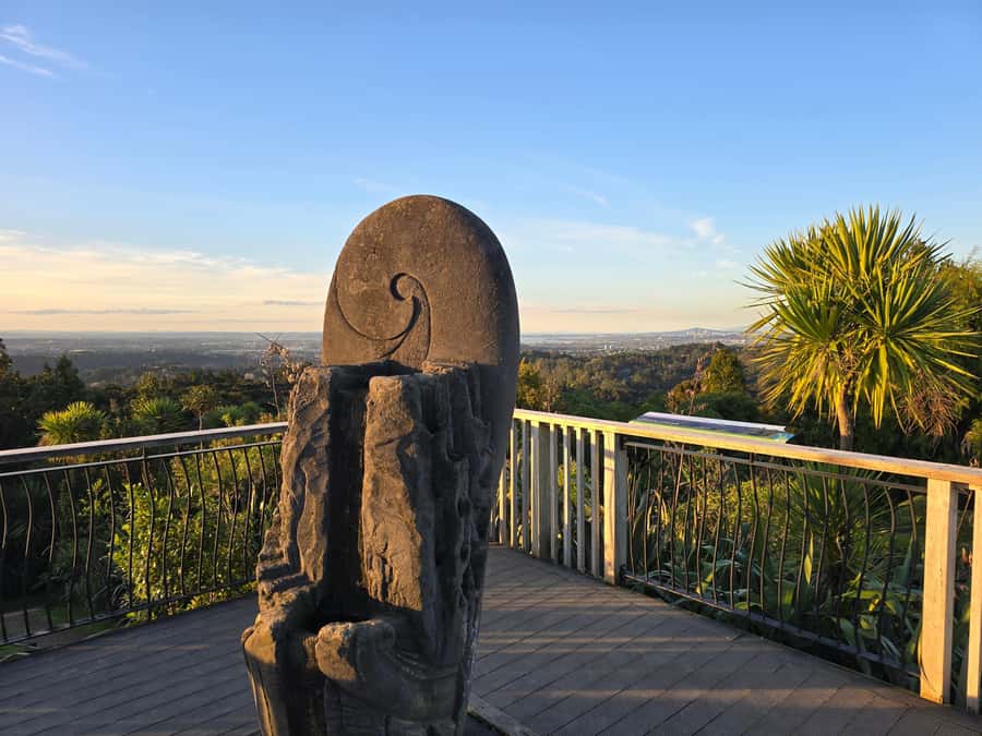 “City & Coast & Country” – A Relaxed Day Tour from Auckland - Getting your bearings in central Auckland before the coast