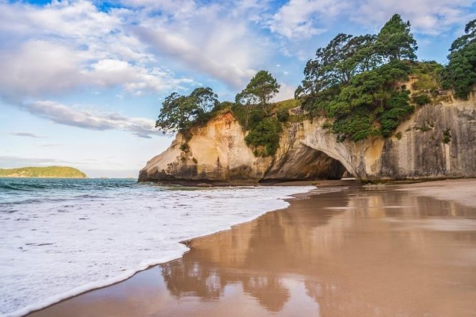 Coromandel Coastal Experience - Small Group Tour from Auckland - Hot Water Beach: digging your thermal spa, and the tide rule you cannot ignore