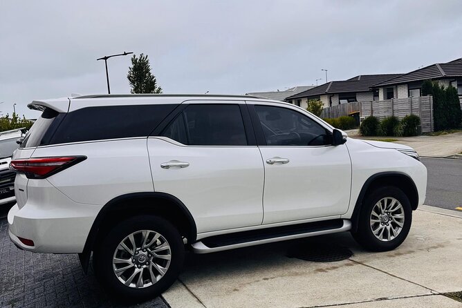 Direct & Quick Auckland Airport Transfer to/from Hotel in SUV - Luggage help: less hauling, more focus