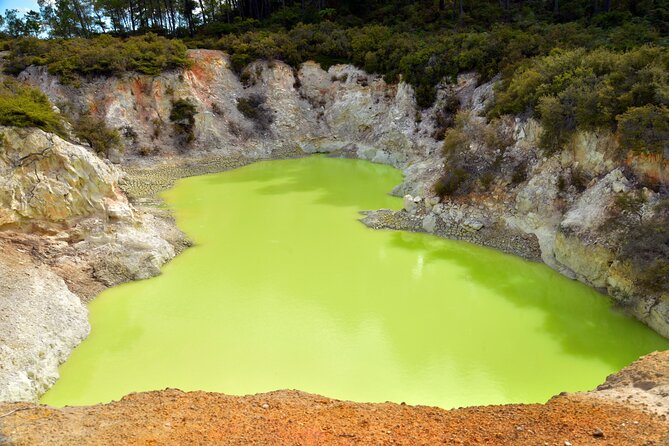 From Auckand: Waiotapu and Polynesian Spa Rotorua Day Tour - Small-Group Comfort: Pickup, Vehicle, and the Human Touch