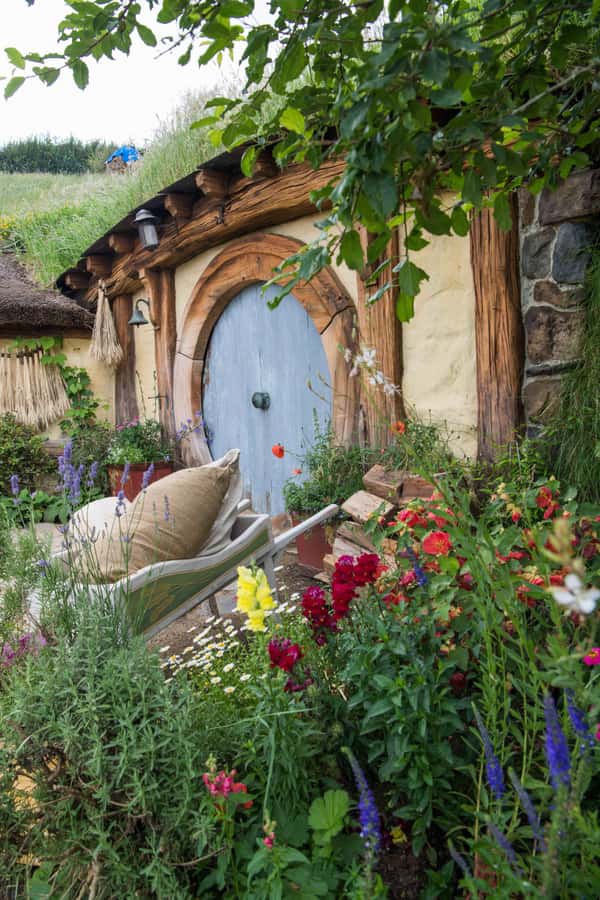From Auckland: Guided Hobbiton Movie Set Small Group Tour - Arriving at Hobbiton: the 2.5-hour official tour flow