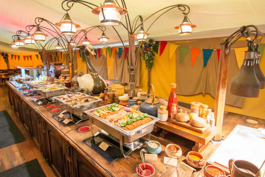From Auckland: Hobbiton and Waitomo Day Tour with Lunch - A 12-hour Auckland route that fits bucket-list timing