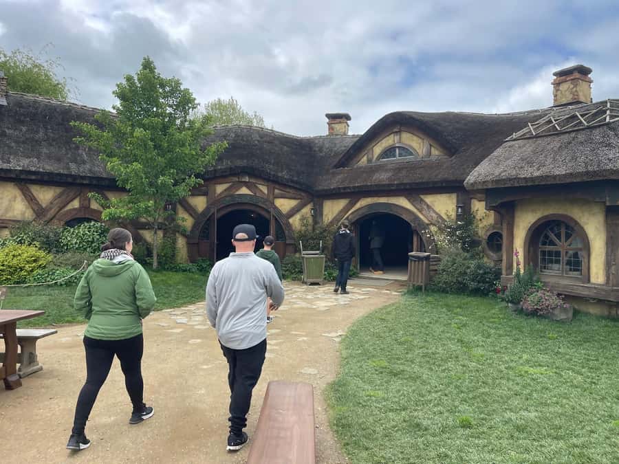 From Auckland: Hobbiton Movie Set and Waitomo Caves Tour - Green Dragon Inn: a drink to finish the Middle-earth part