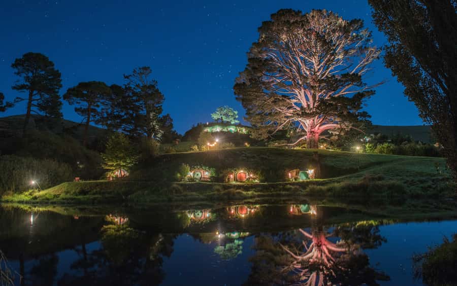 From Auckland: Hobbiton Movie Set Full-Day Small-Group Trip - The heart of the day: the 2-hour guided Hobbiton Shire walk