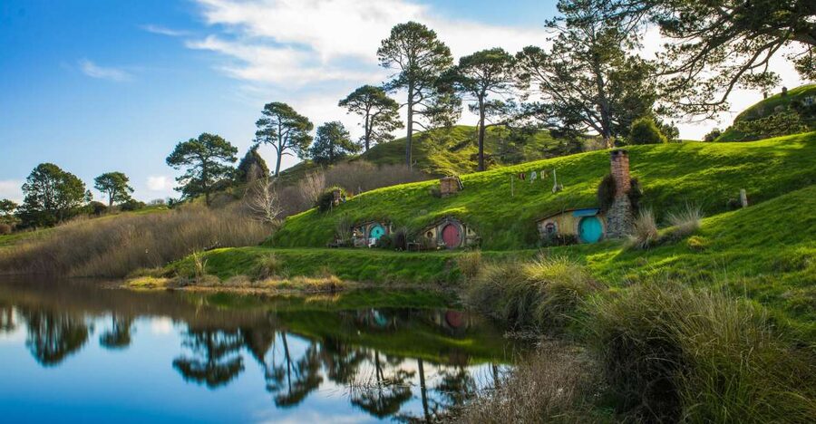 From Auckland: Hobbiton Movie Set Full-Day Small-Group Trip - Photo time at Hobbiton: early light and smart stops