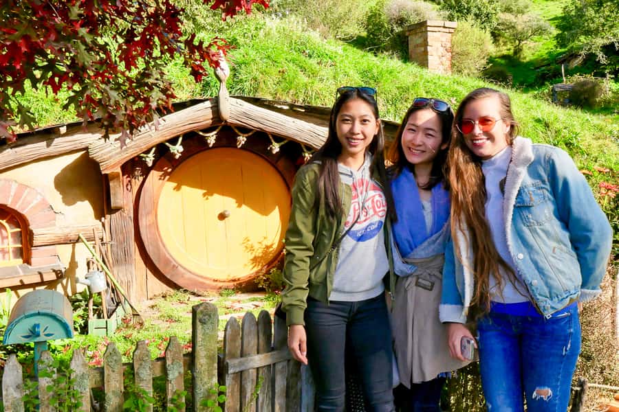 From Auckland: Hobbiton Movie Set Trip with Guided Tour - The 2.5-hour Hobbiton guided walk: what you actually see