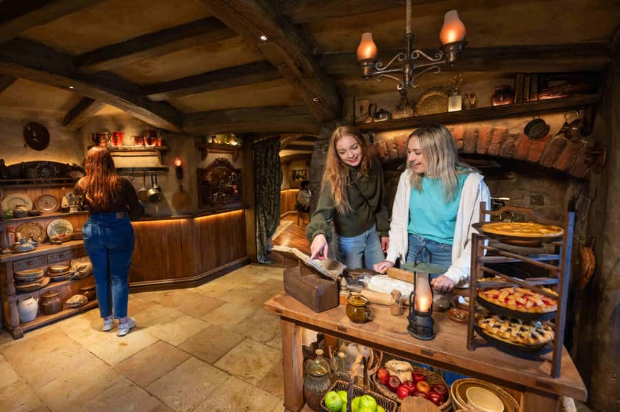 From Auckland: Hobbiton Movie Set Trip with Guided Tour - The early pickup, Mercedes comfort, and the Waikato photo stops