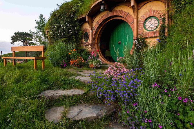 From Auckland:Hobbiton Movie Set & Waitomo Caves Small Group Tour - Small-group comfort: pickup, snacks, and pacing that matter